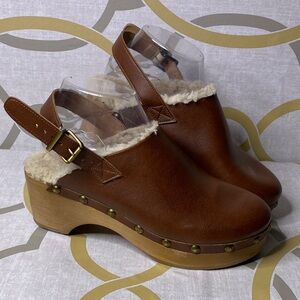 Novacas Built by Kindness Lined Clogs